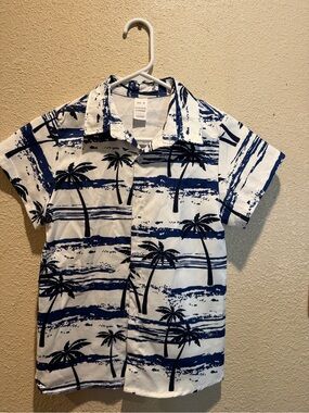 Youth Boys Medium  White & Navy Palm Print Short Sleeve Shirt